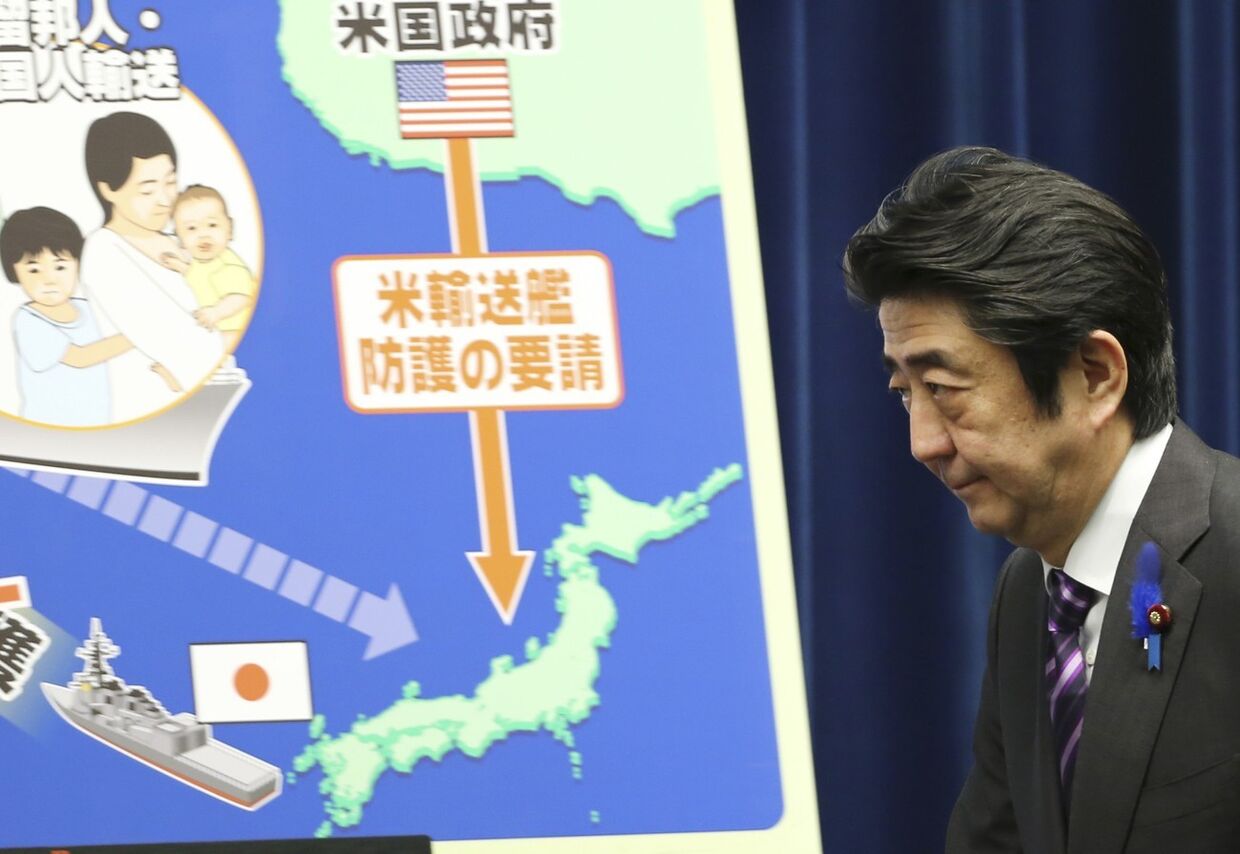 Премьер-министр Японии Синдзо Абэ на пресс-конференции по поводу нового толкования конституции в вопросе ограниченного применения права на коллективную самооборону