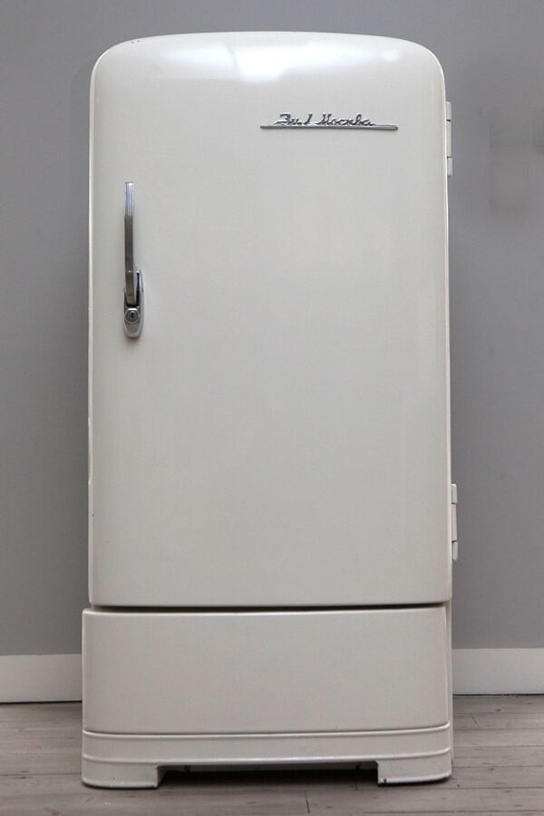 Холодильник «ЗиЛ Москва» на выставке «Работа и игра за железным занавесом»