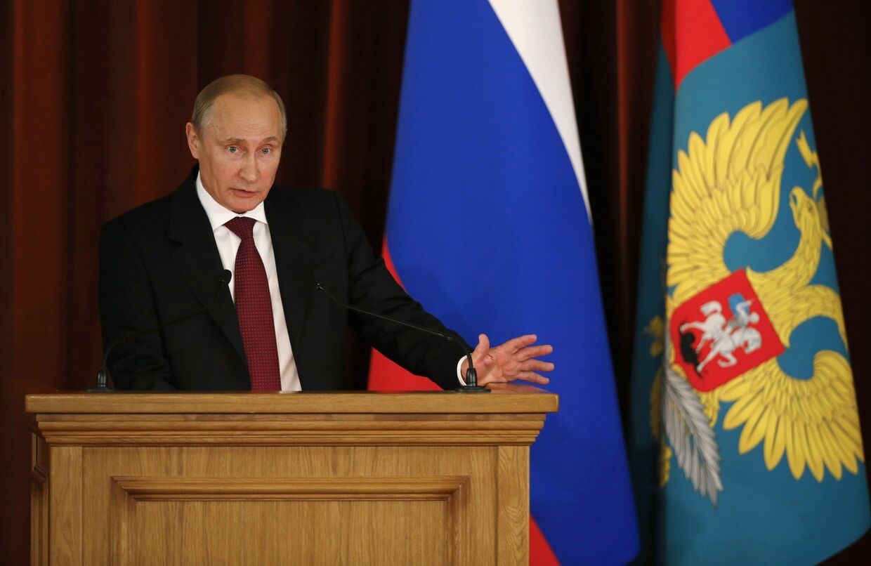 Владимир Путин произносит речь перед иностранными дипломатами в Москве