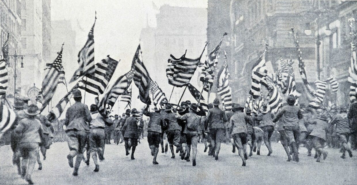 Демонстрация скаутов в Нью-Йорке по поводу вступления США в Первую мировую войну