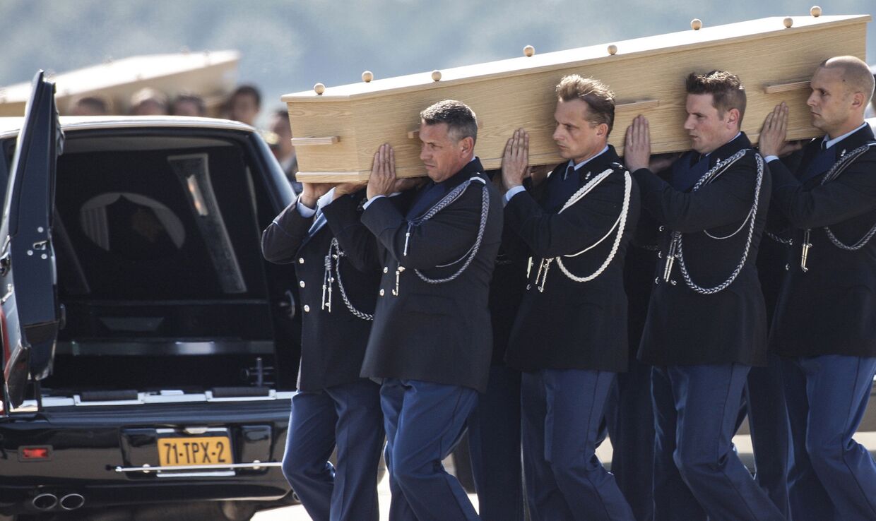Тела погибших в авиакатастрофе на Украине доставлены в Нидерланды