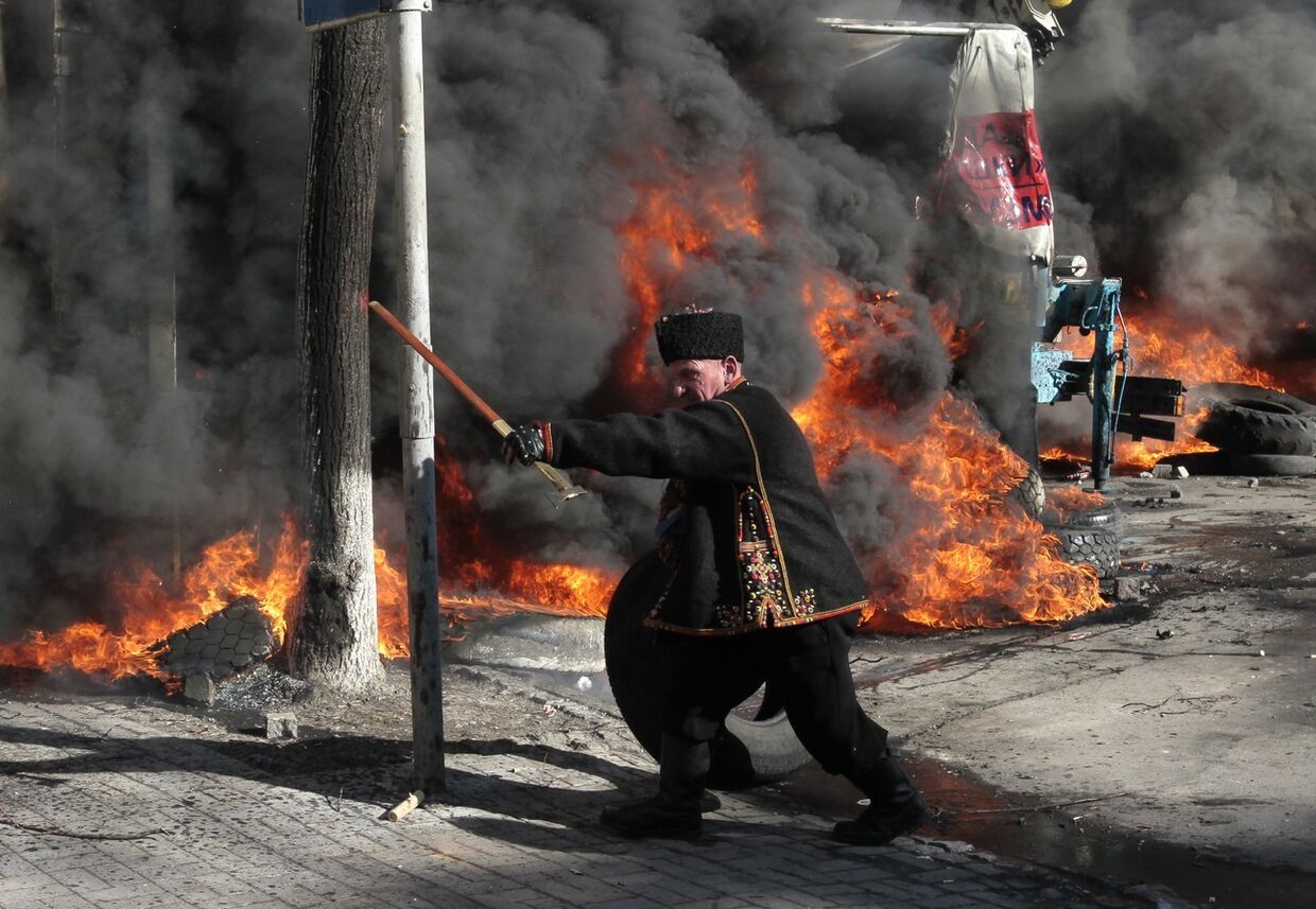 Столкновения митингующих с полицией в центре Киева