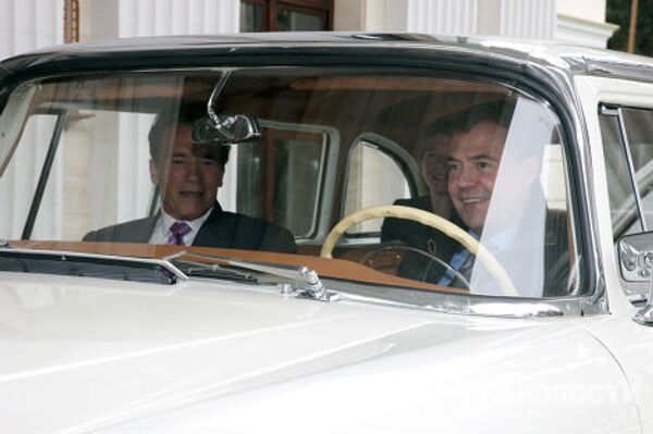 Президент РФ Дмитрий Медведев и губернатор Калифорнии Арнольд Шварценеггер
