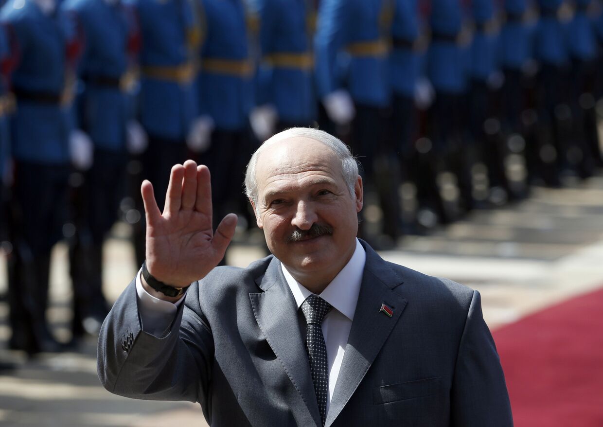 Александр Лукашенко во время визита в Сербию