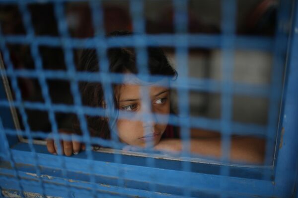 Палестинская девочка в школе ООН в Газе