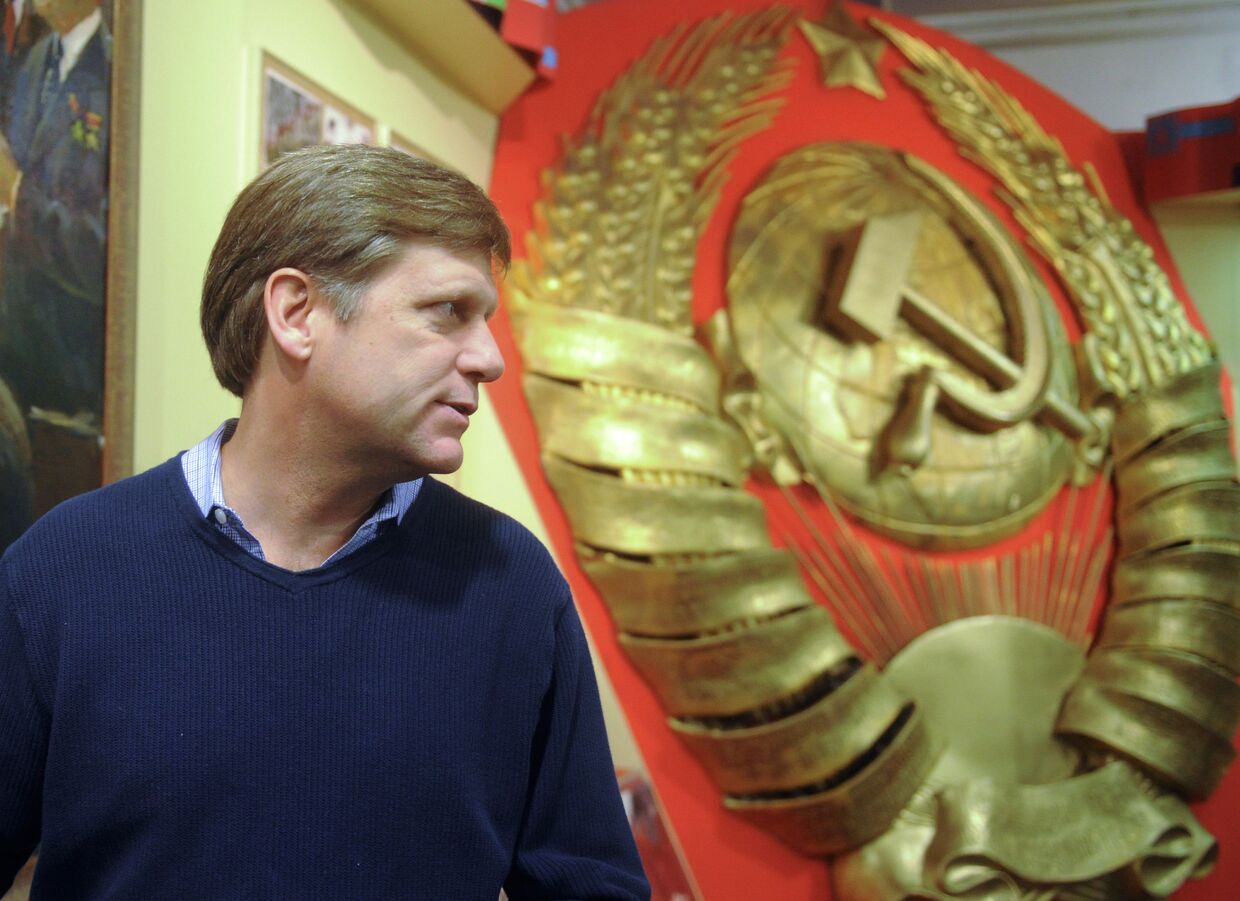 Новый посол США в России Майкл Макфол посетил музей в Москве