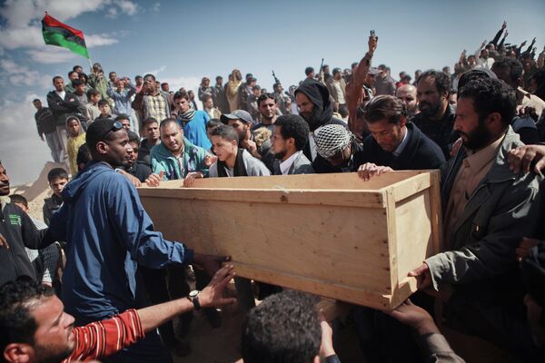 Похороны жертв атаки наемников Каддафи в Ливии