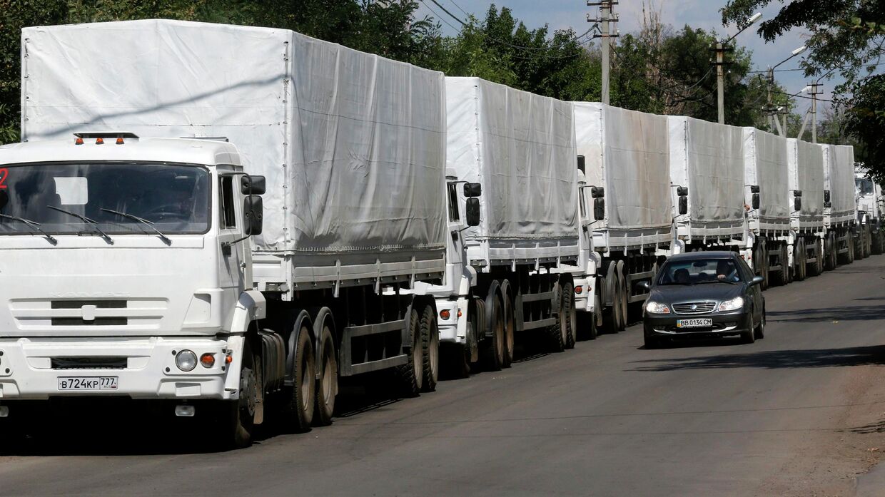 Машины с помощью для Украины на КПП Донецк