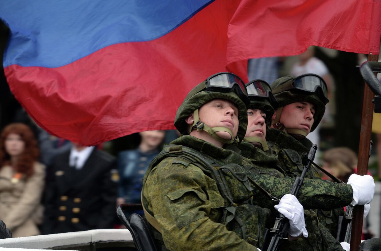 Военнослужащие России во время Парада Победителей в Севастополе