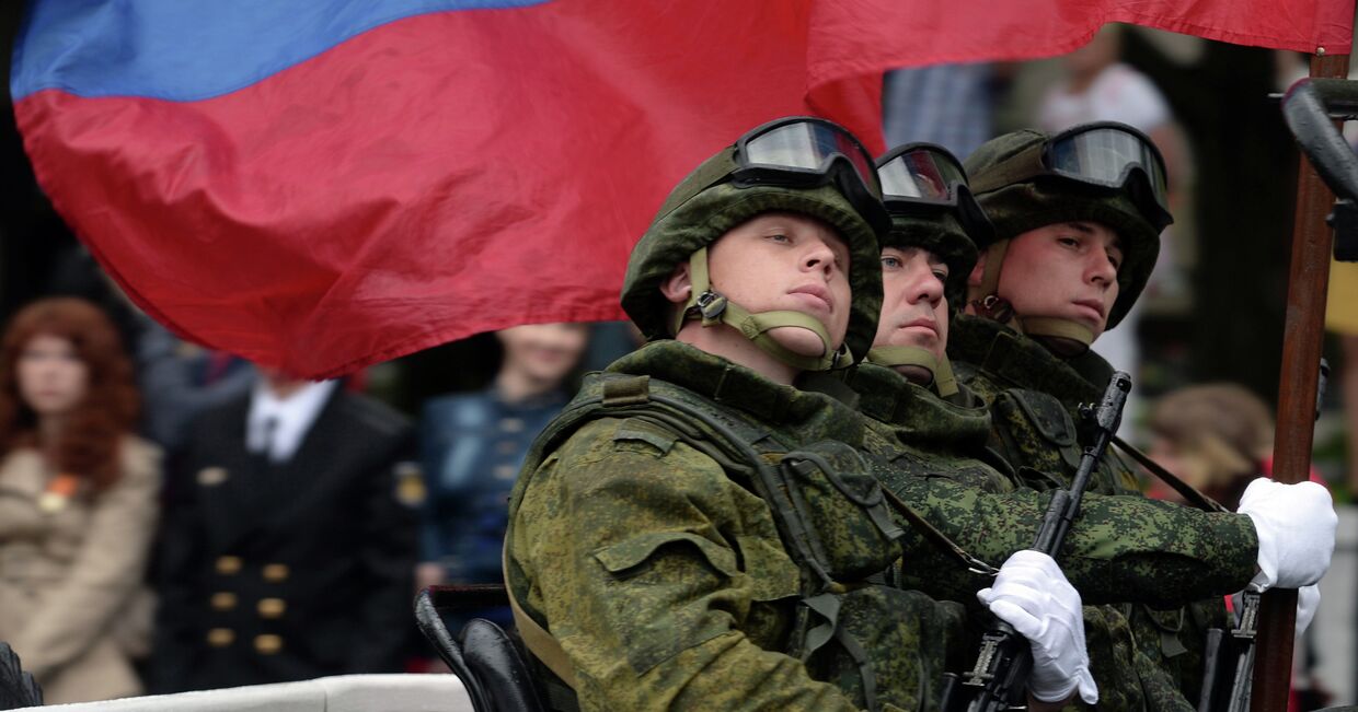 Военнослужащие России во время Парада Победителей в Севастополе