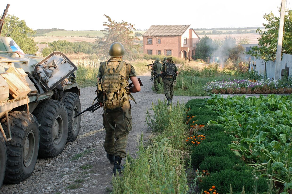 Ополченцы ДНР в городе Иловайске Донецкой области