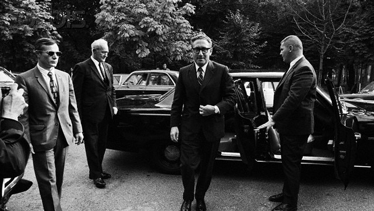 Генри Киссинджер в Париже на встрече по вопросу Вьетнамской войны 1970 год