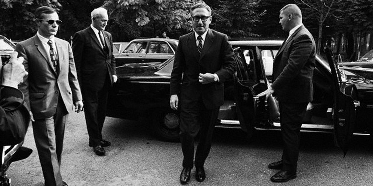 Генри Киссинджер в Париже на встрече по вопросу Вьетнамской войны 1970 год