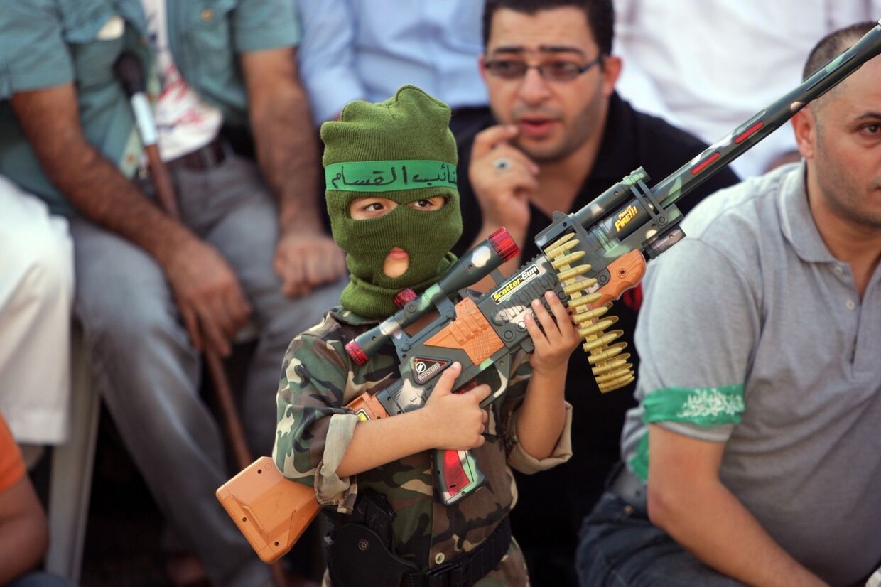 Сторонники ХАМАС празднуют победу над Израилем 