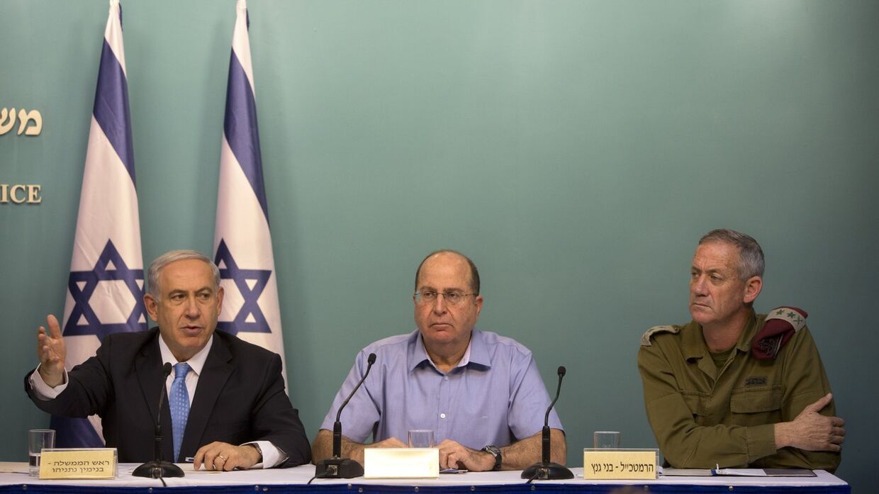 Премьер-министр Биньямин Нетаньяху, министр обороны Моше Яалон и начальник Генштаба Армии обороны Израиля Бени Ганц