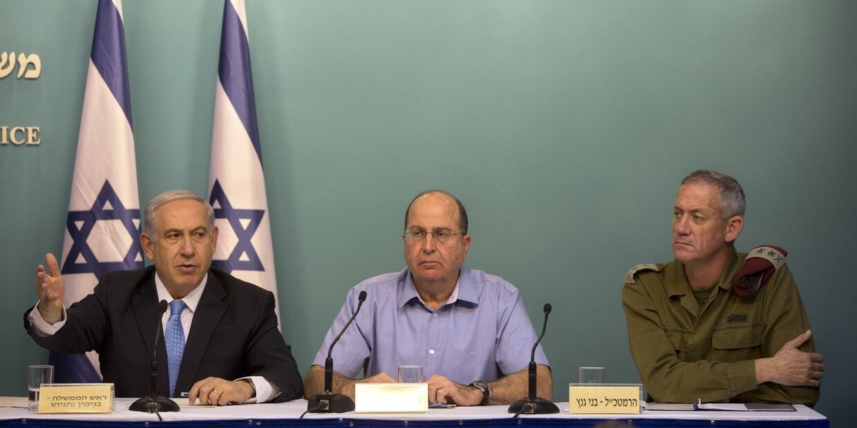 Премьер-министр Биньямин Нетаньяху, министр обороны Моше Яалон и начальник Генштаба Армии обороны Израиля Бени Ганц