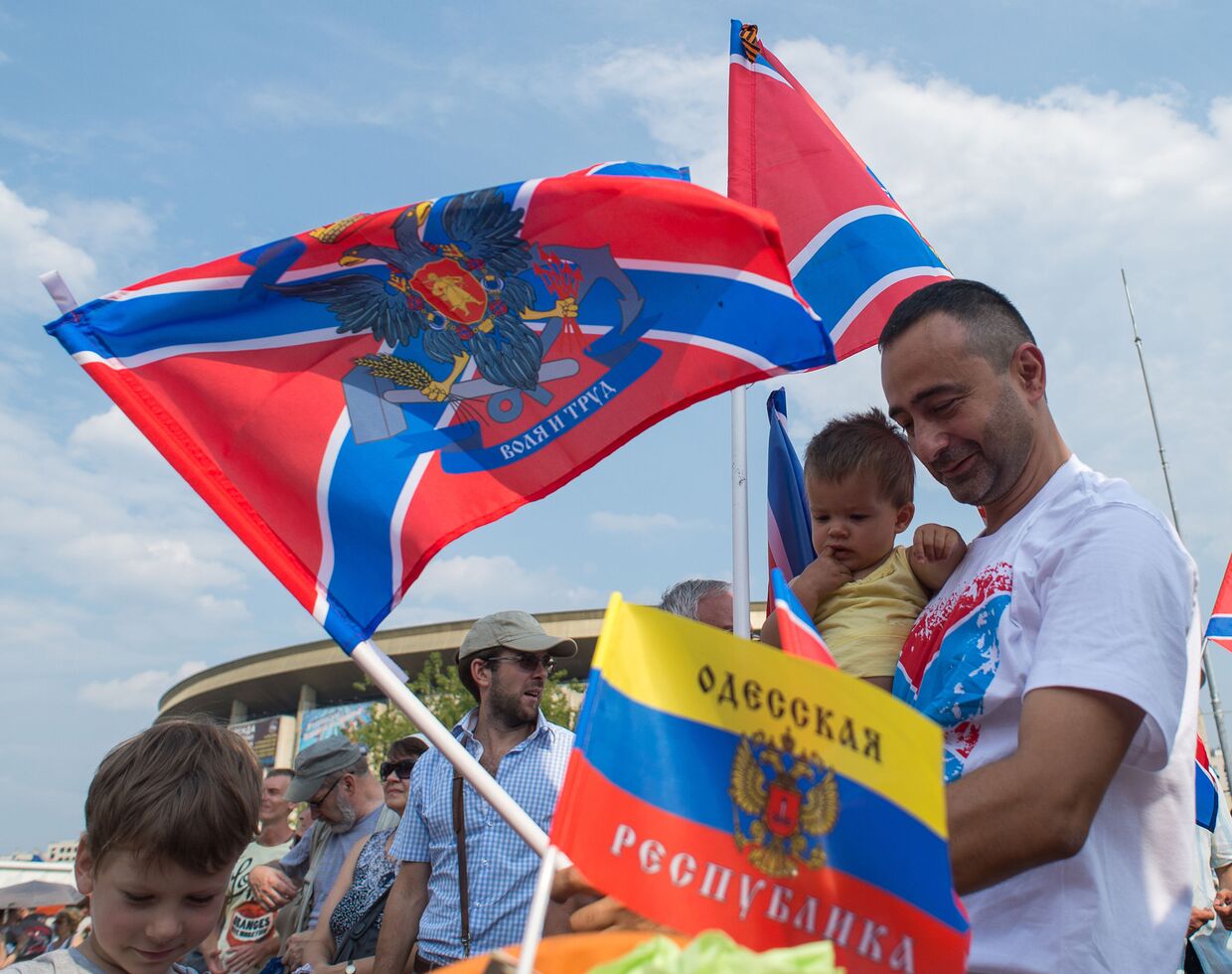 Участники митинга «За Донецкую Русь!» в поддержку Донбасса и Новороссии