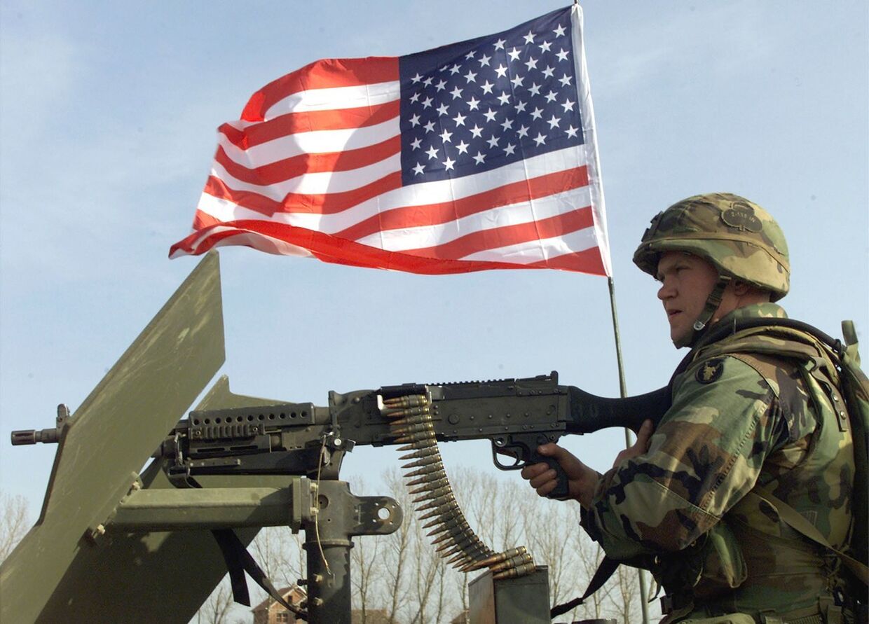 Американский солдат на блокпосту в Косово