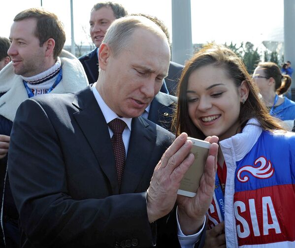 Владимир Путин и олимпийская чемпионка по фигурному катанию Аделина Сотникова