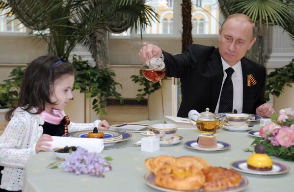 В.Путин встретился с девочкой-пациенткой Центра детской онкологии