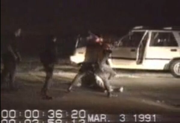 Полицейские избивают Родни Кинга