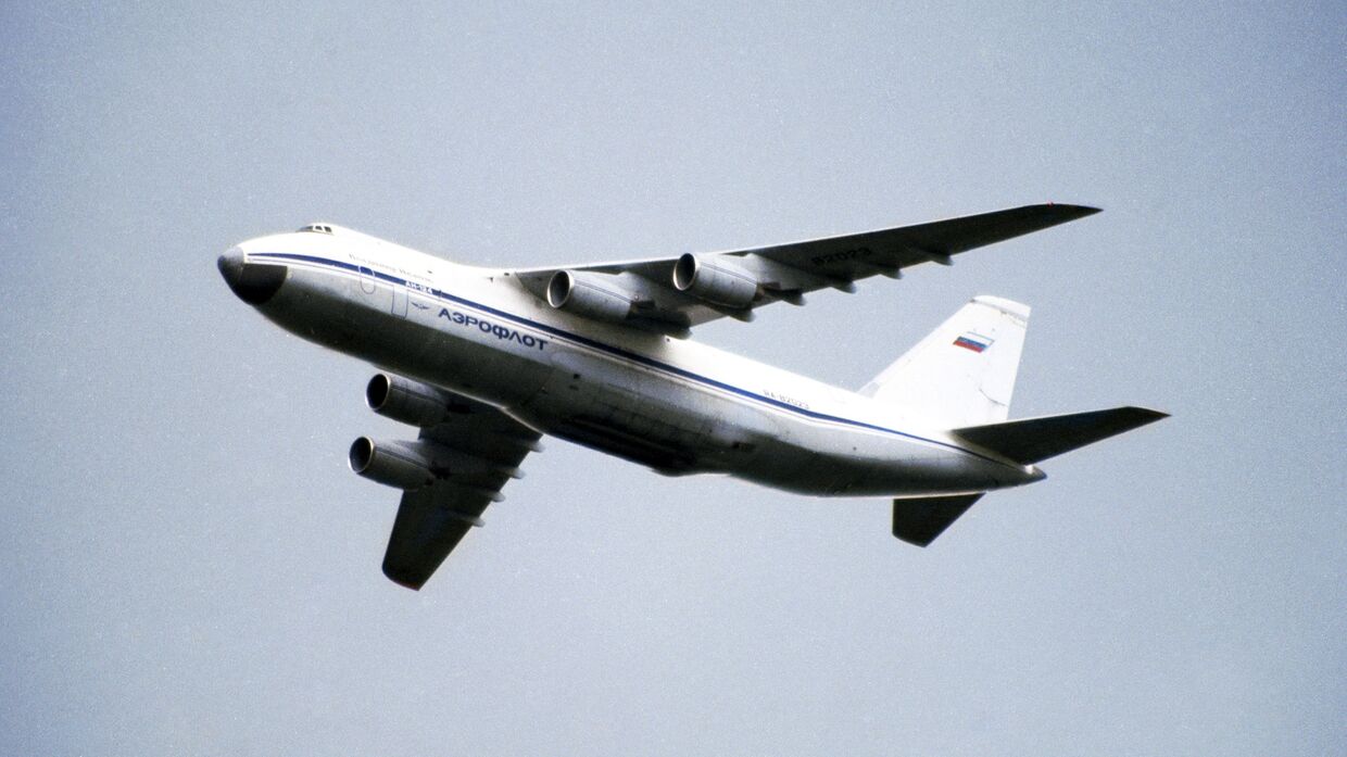 Самолет АН-124 (Руслан)