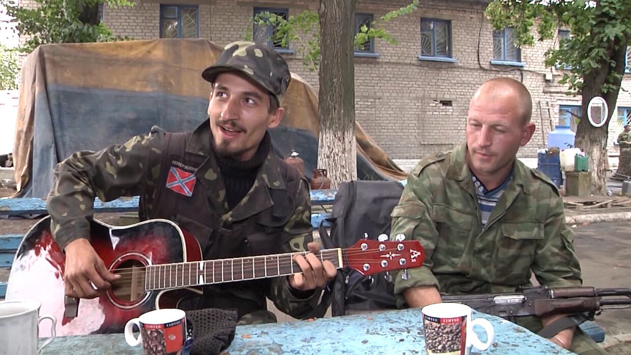 Перемирие в Донбассе: пение ополченцев под гитару и неспешное чаепитие