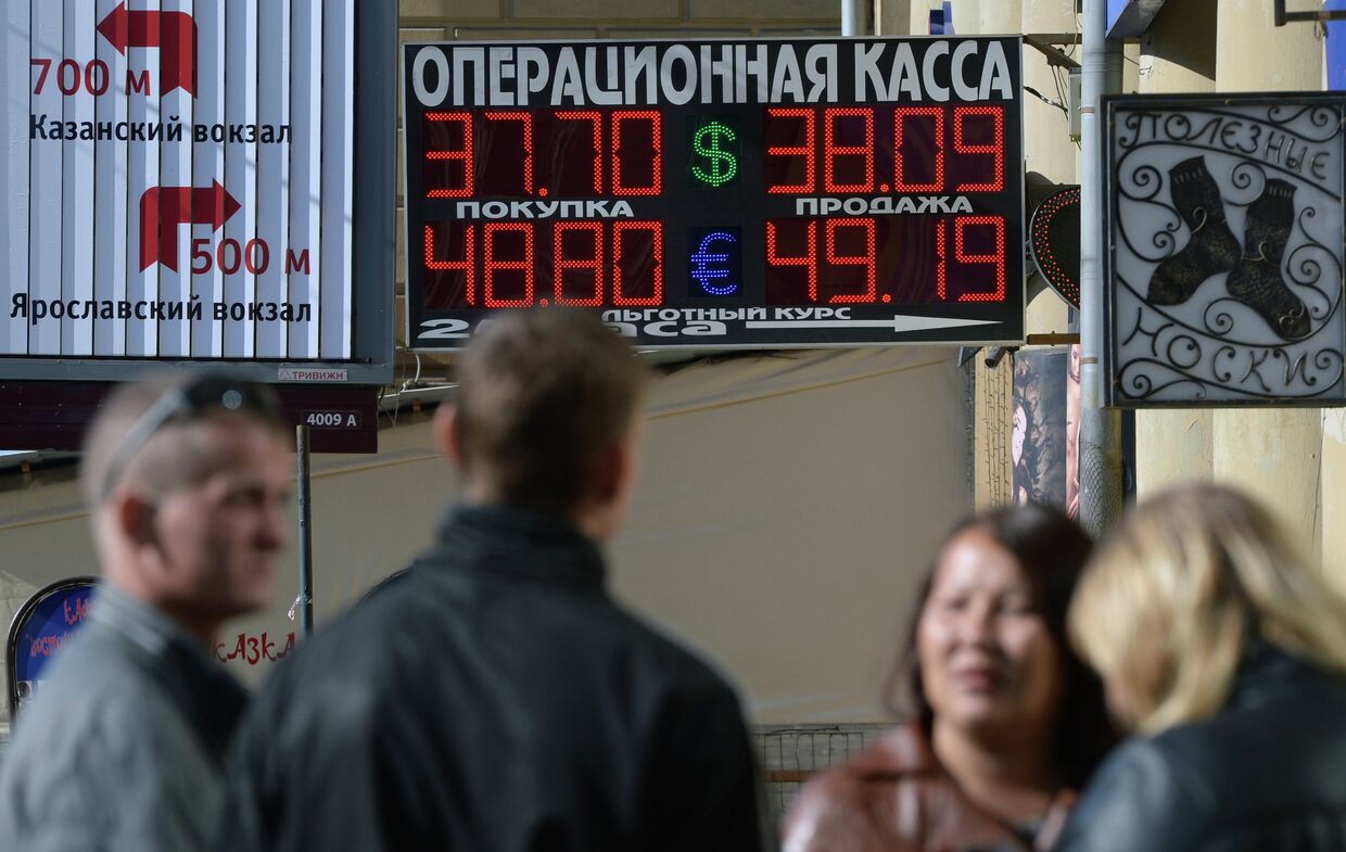 Курс доллара достиг уровня в 38 рублей