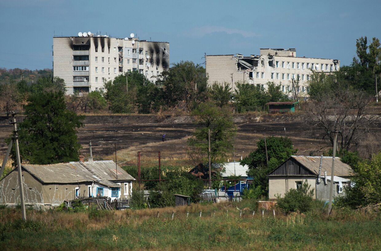 Жилые дома в Луганской области, поврежденные обстрелом и пожаром