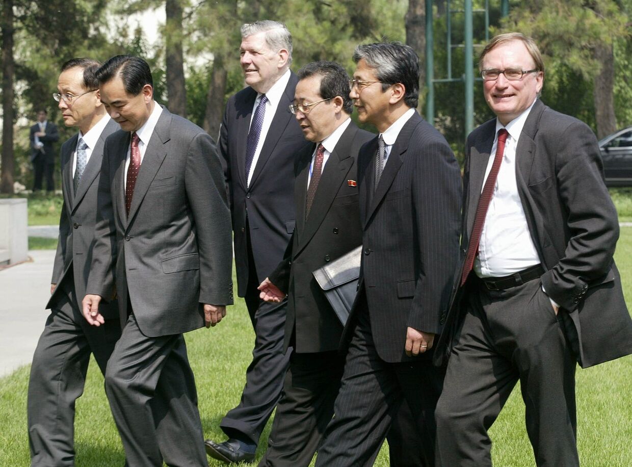 Участники шестисторонних переговоров по вопросу разработки Северной Кореей ядерного оружия