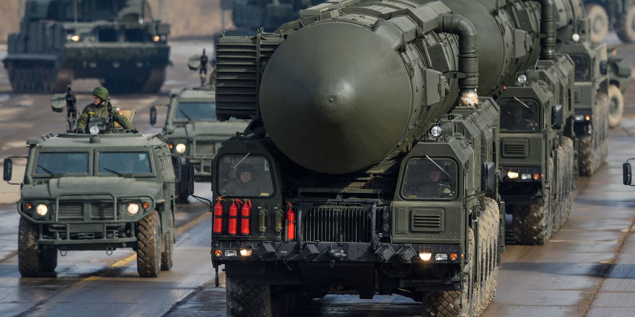 Совместная тренировка пеших и механизированных колонн перед Парадом Победы Совместная тренировка пеших и механизированных колонн перед Парадом Победы