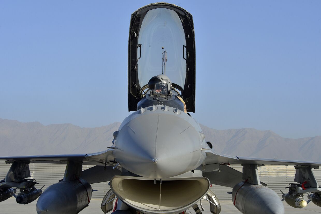 F-16 эскадрильи «Красные хвосты», аэродром Баграм, Афганистан