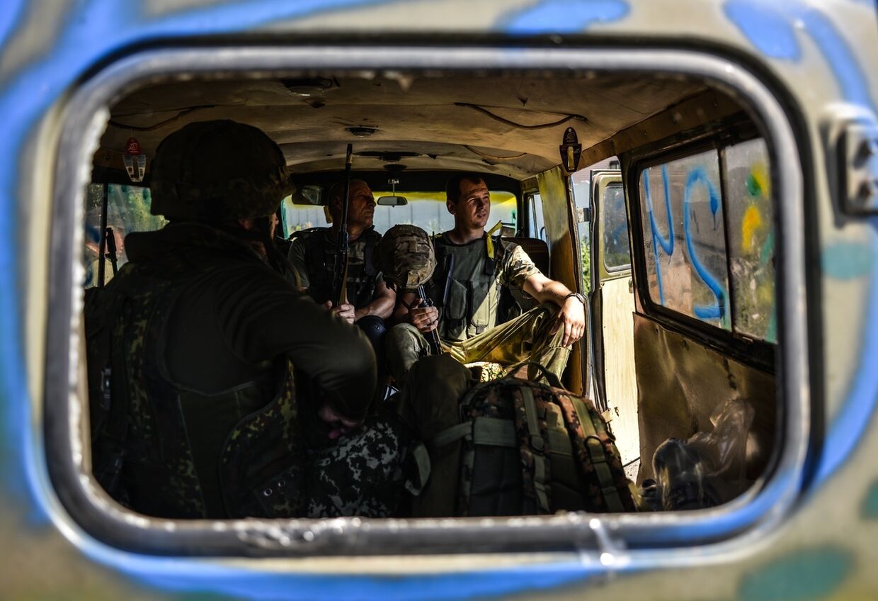 Бойцы батальона «Айдар» рядом с городом Счастье Луганской области