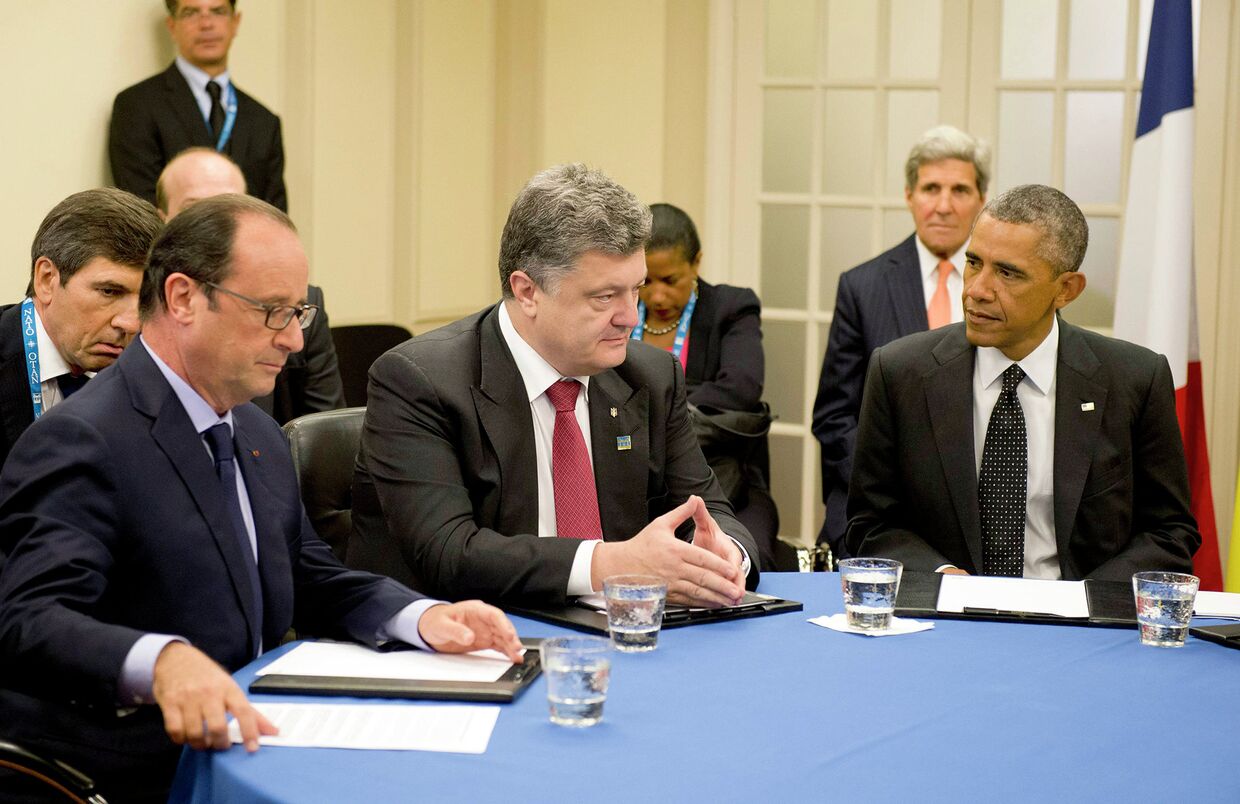 Петр Порошенко в рамках саммита НАТО проводит встречу с лидерами стран G7