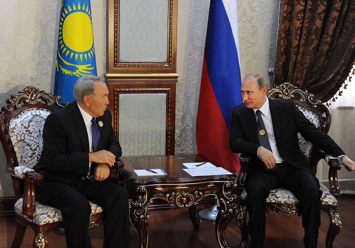 Президент России Владимир Путин и президент Казахстана Нурсултан Назарбаев во время саммита ШОС