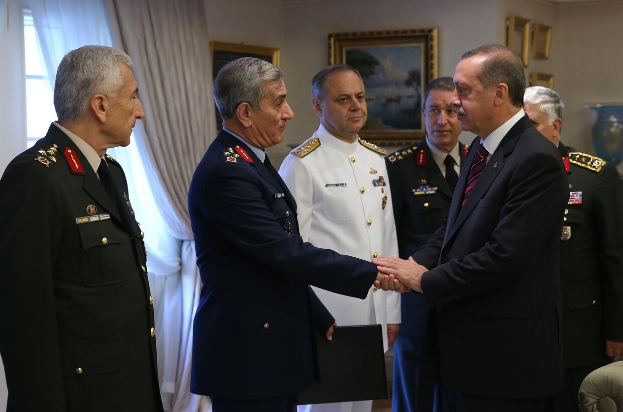 Президент Турции Реджеп Тайип Эрдоган встретился с главнокомандующими турецкой армии 