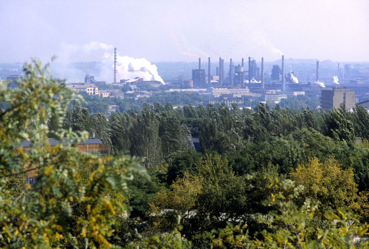 Вид на Донецкий металлургический завод