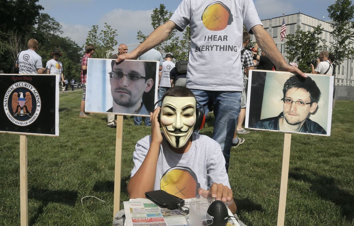 Интернет-партия Украины требует прекратить преследование Эдварда Сноудена