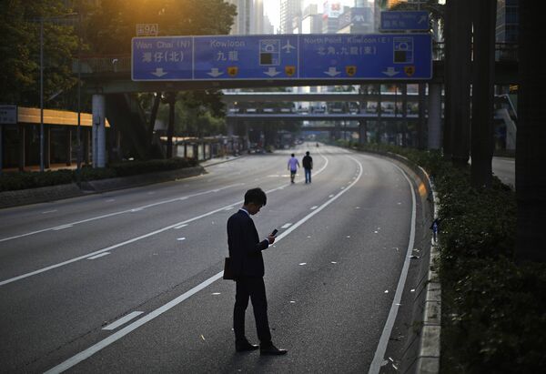 Пустая улица рядом с финансовым центром Гонконга