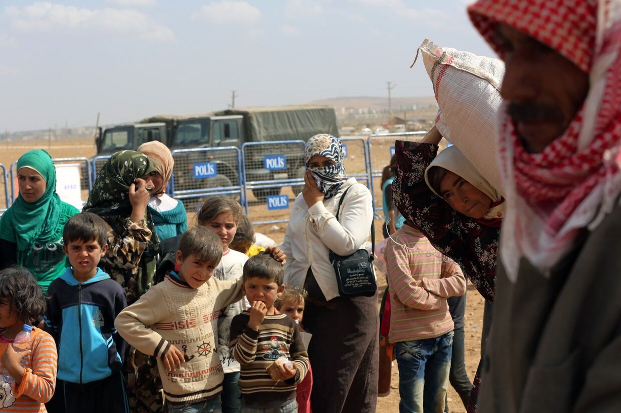 Сирийские беженцы-курды на границе Турции и Сирии