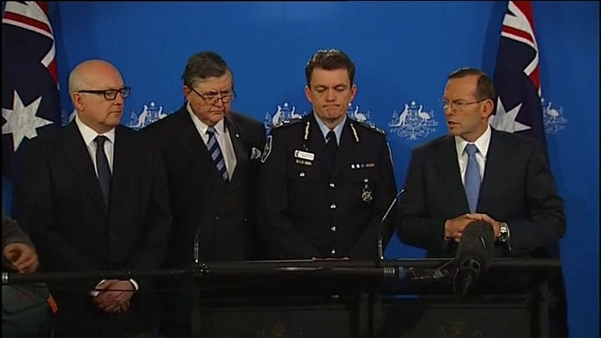 Джордж Брэндис, Дэвид Ирвин, Эндрю Колвин и Тони Эббот на пресс-конференции в Мельбурне, 12 сентября 2014 года