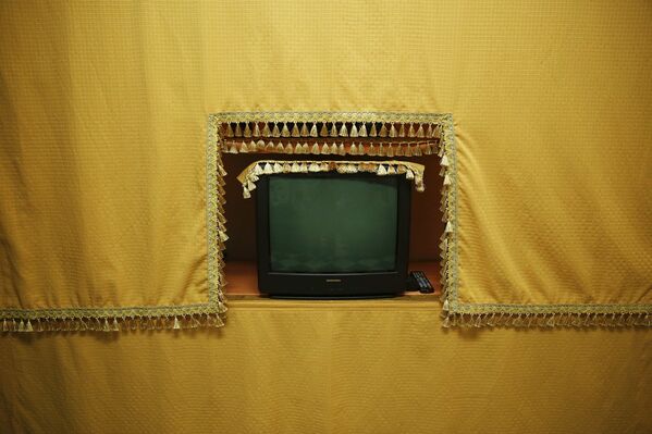Телевизор в одном из домов медины