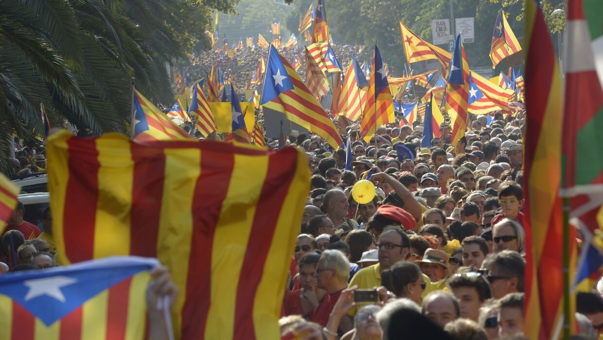 Демонстрация сторонников независимости в Национальный день Каталонии