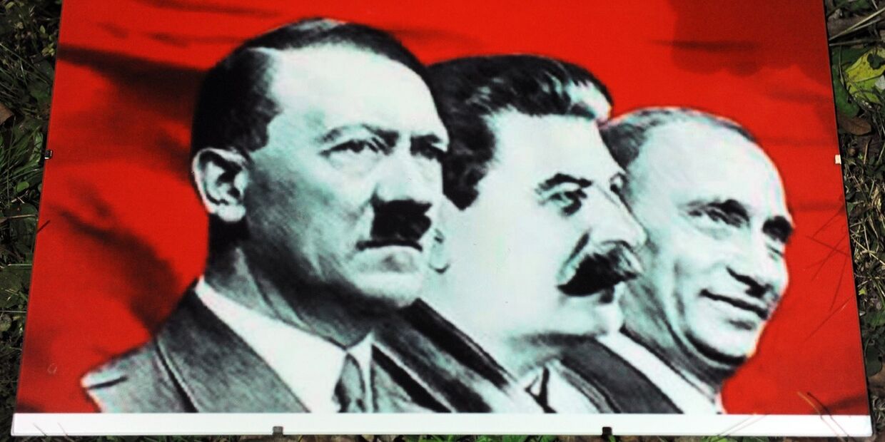 Плакат на митинге у российского посольства в Варшаве