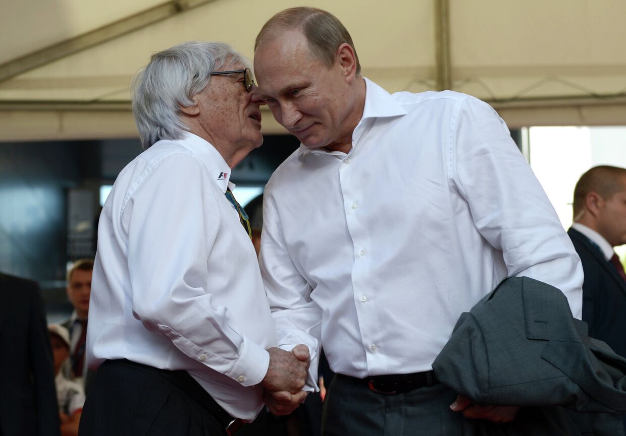 Президент России Владимир Путин и генеральный промоутер Формулы-1 Берни Экклстоун во время российского этапа Формулы-1