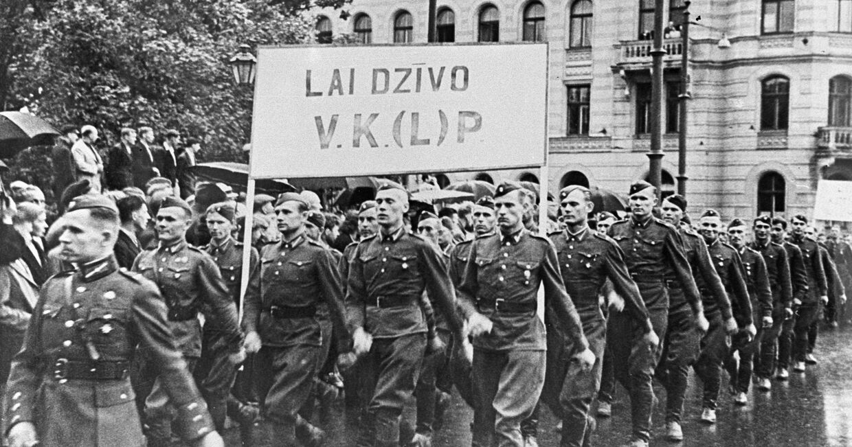 Демонстрация, посвященная принятию Латвии в состав СССР