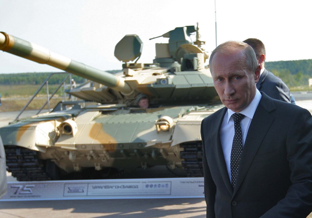 Владимир Путин осматривает танк Т-90АМ