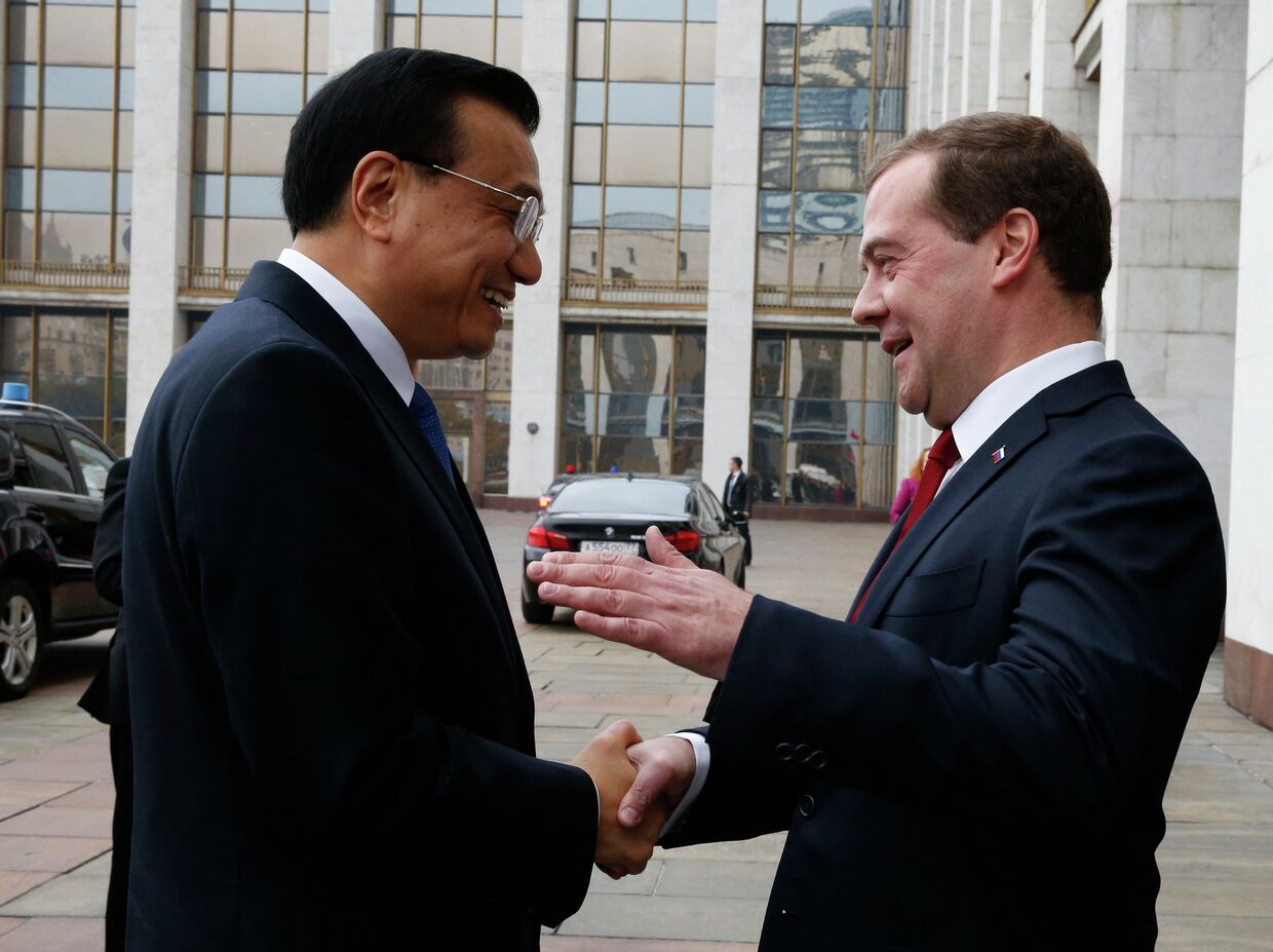 Председатель правительства РФ Дмитрий Медведев и премьер Государственного совета Китайской Народной Республики Ли Кэцян