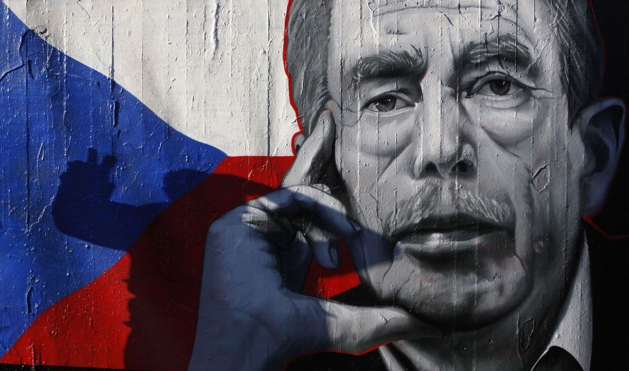 Граффити с изображением бывшего президента Чехии Вацлава Гавела в Праге