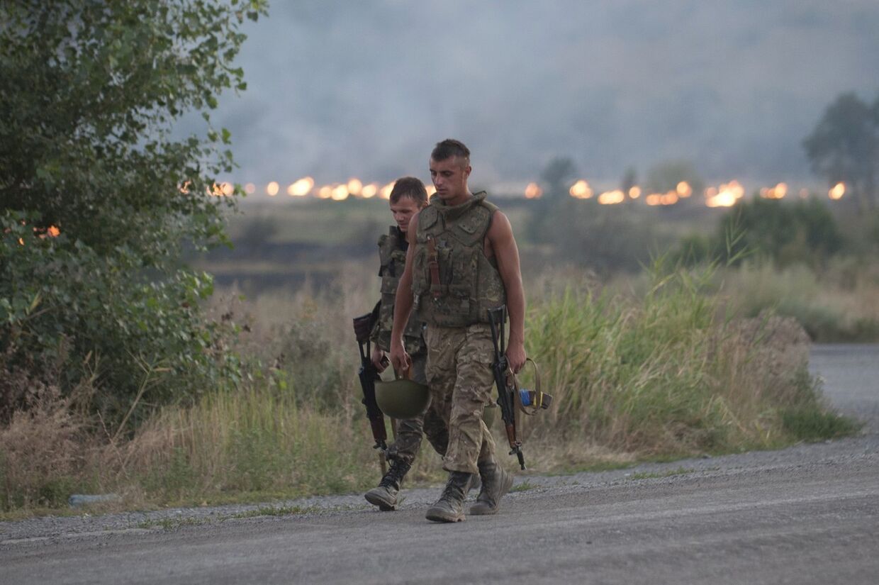 Украинские солдаты рядом с Иловайском